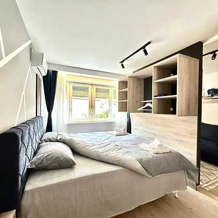 Lux Nk - Old Town Apartment
