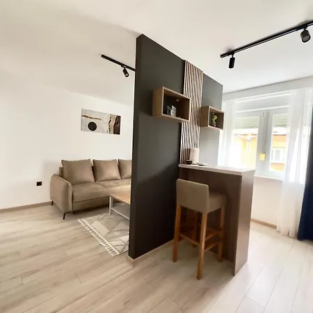 Lux Nk - Old Town Apartment